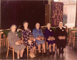 Huldiging van enkele leden van de KPO tijdens het 50-jarig jubileumfeest.