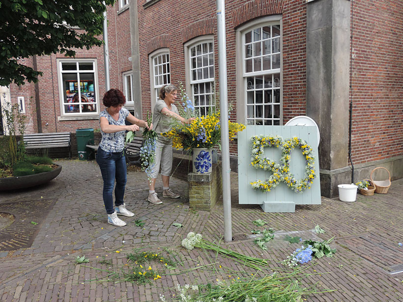 Margot en Maria bij de voorbereiding