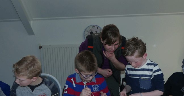 Jeugdnatuurclub pluist alles na