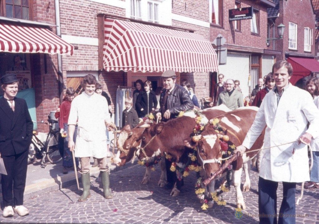 NL-OmsVHO08900A010 Paasgebruiken Ootmarsum 1976