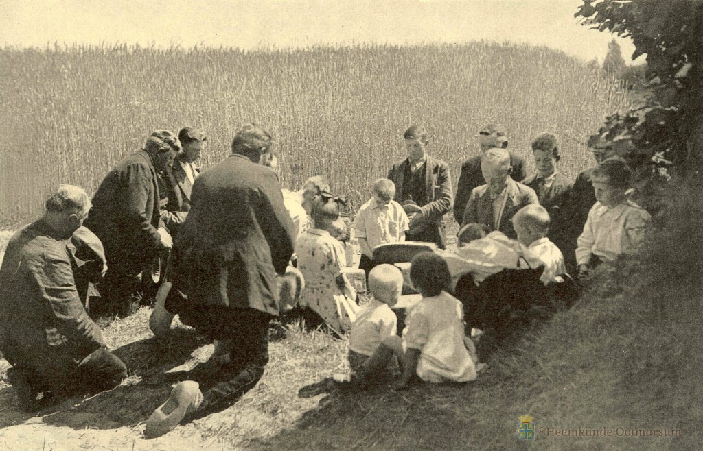 De brooduitdeling op de Ageler Es: boeren en armen