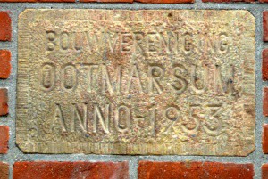Gevelsteen in woonwijk 't Buske.