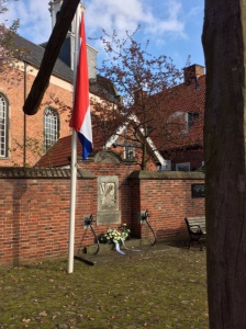 Bevrijdingsdag in Ootmarsum: oorlogsmonument Bergplein