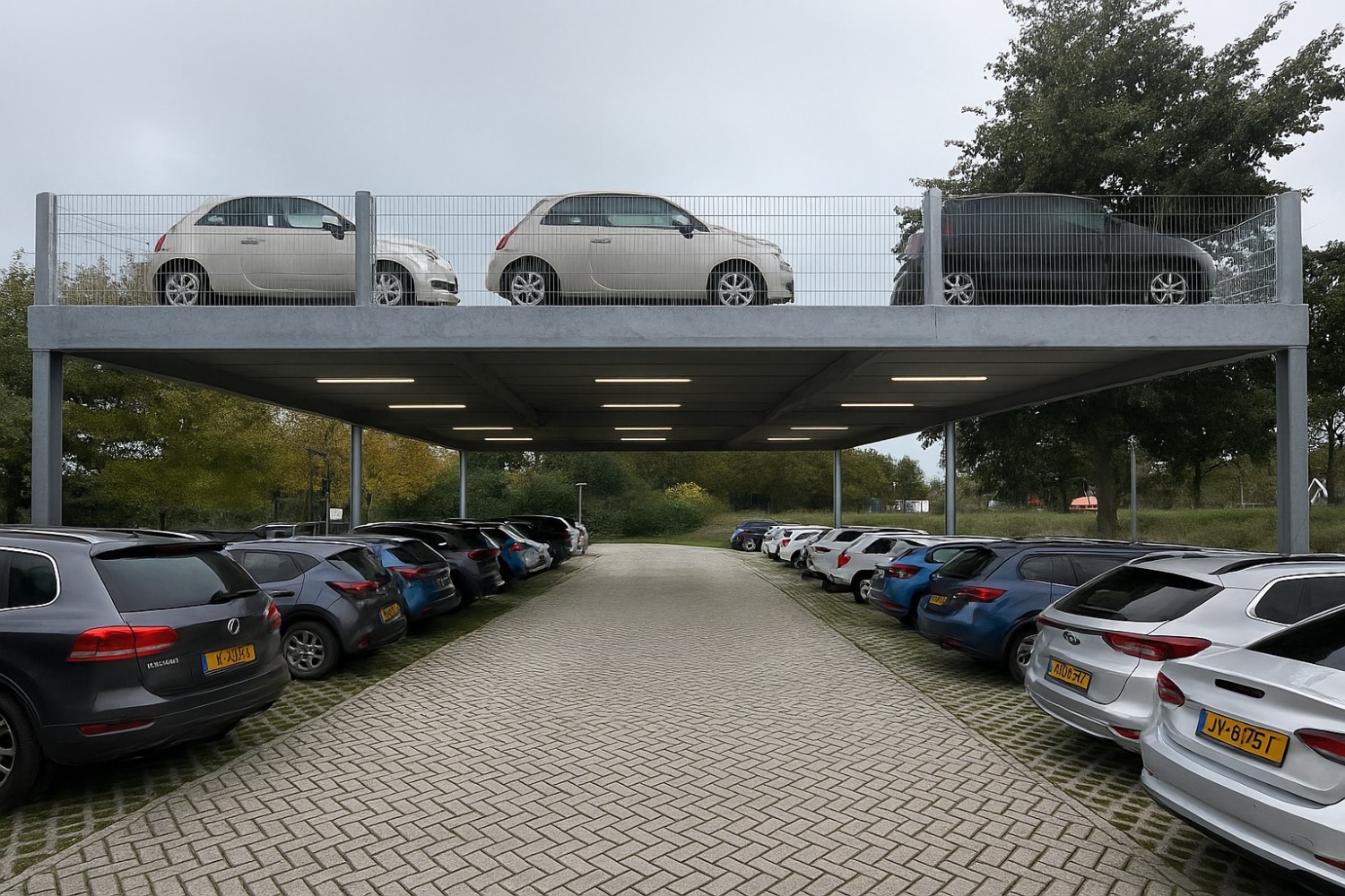 parkeerdek naast Rondweg